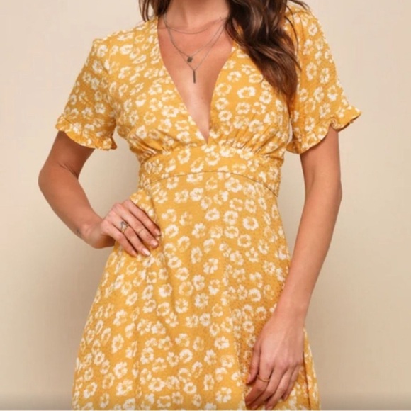 Lulus Yellow dress with white flowers. New w/tags. Never worn - Picture 1 of 4